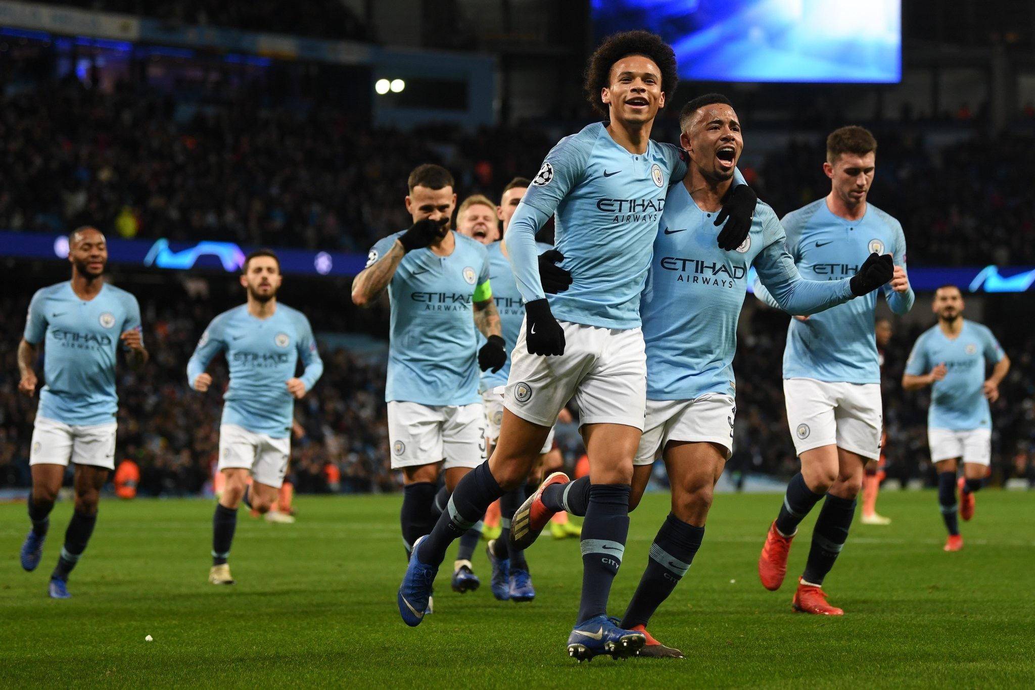 长期效力于 长期效力于